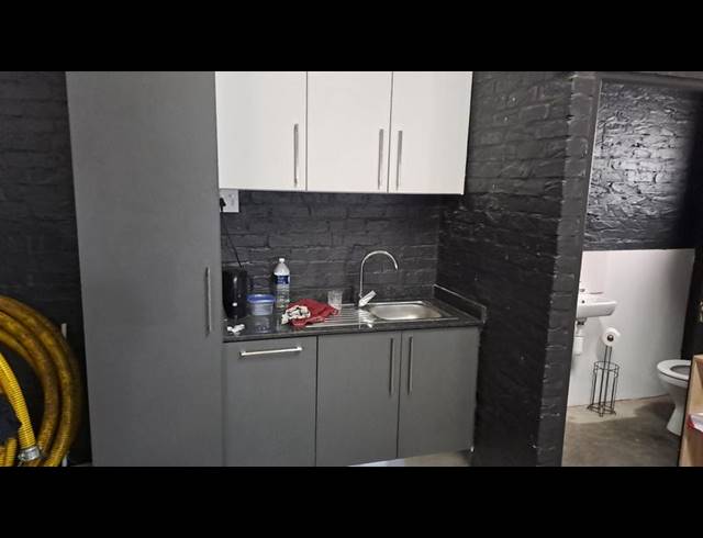 BUSINESS PROPERTY TO RENT IN FAIRVIEW